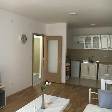 Apartman Clock